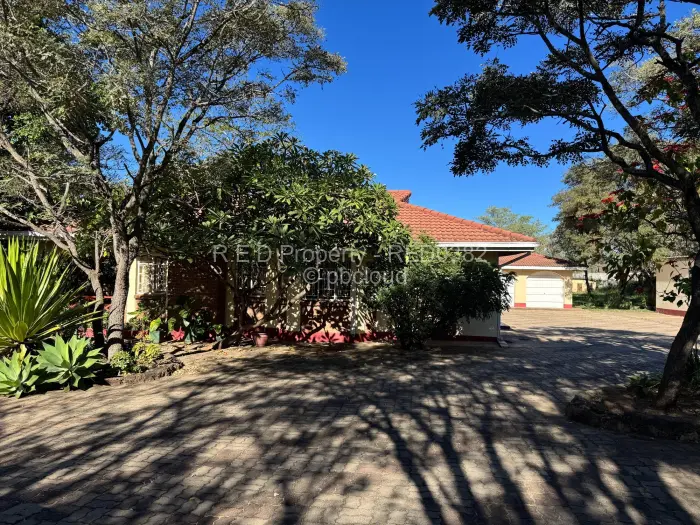 4 Bedroom House for Sale in Burnside, Bulawayo