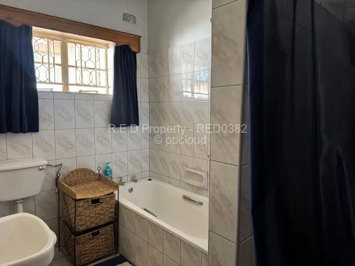 4 Bedroom House for Sale in Burnside, Bulawayo