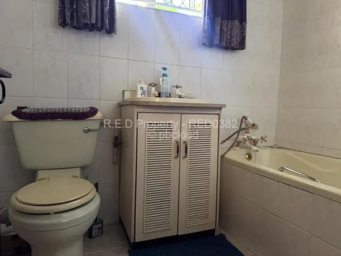 4 Bedroom House for Sale in Burnside, Bulawayo