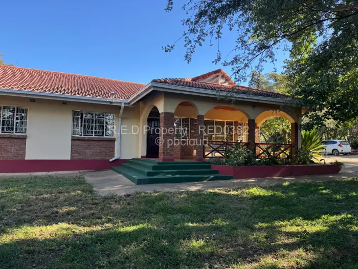 4 Bedroom House for Sale in Burnside, Bulawayo