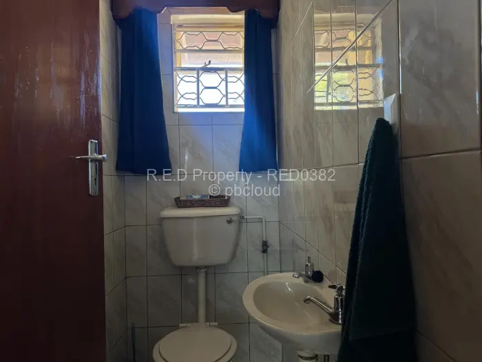 4 Bedroom House for Sale in Burnside, Bulawayo
