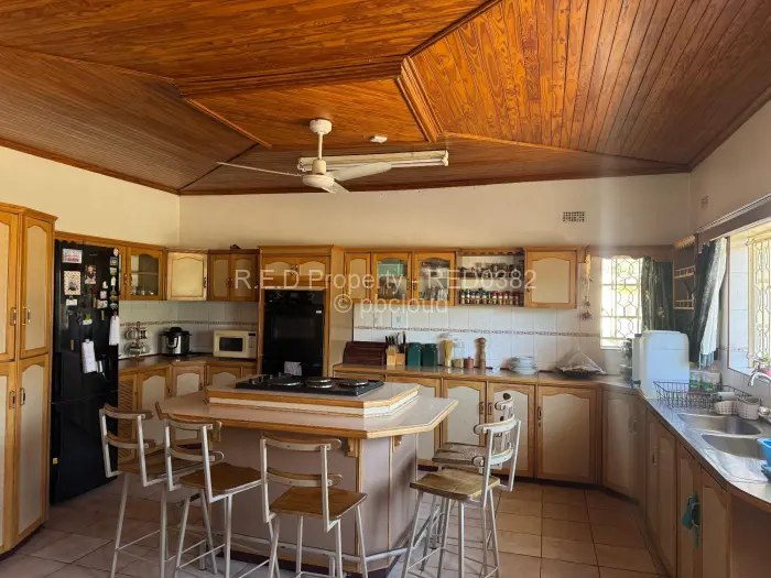 4 Bedroom House for Sale in Burnside, Bulawayo
