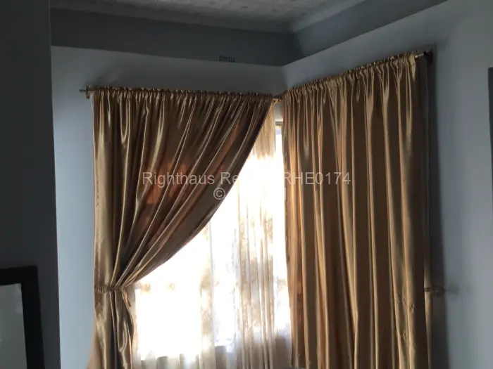 6 Bedroom House for Sale in Carrick Creagh Estate, Harare
