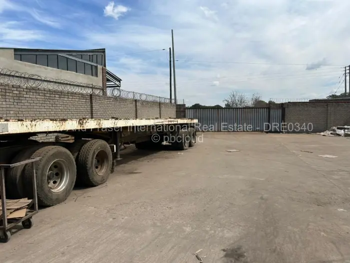 Warehouse/Industrial to Rent in Waterfalls, Harare