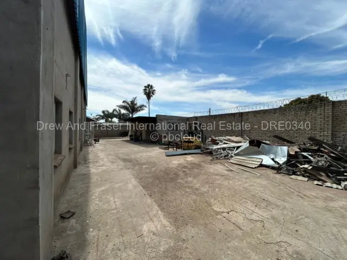 Warehouse/Industrial to Rent in Waterfalls, Harare