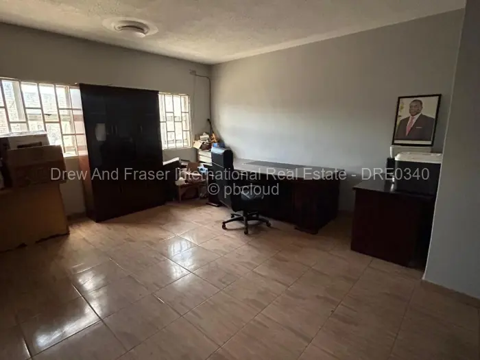 Warehouse/Industrial to Rent in Waterfalls, Harare