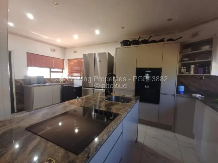 4 Bedroom House for Sale in Penhalonga, Penhalonga