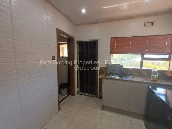 4 Bedroom House for Sale in Penhalonga, Penhalonga