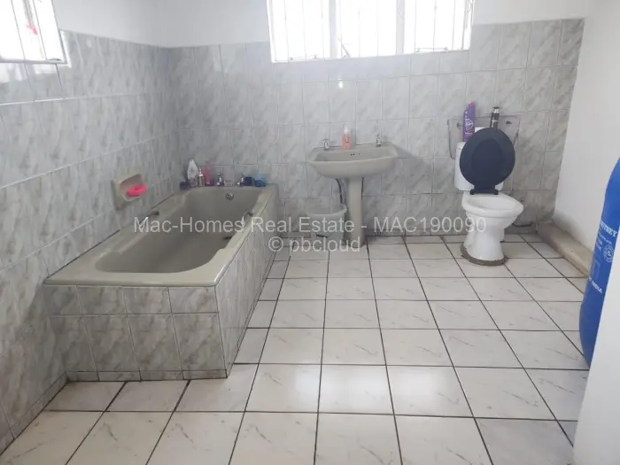 5 Bedroom House for Sale in Highlands, Harare