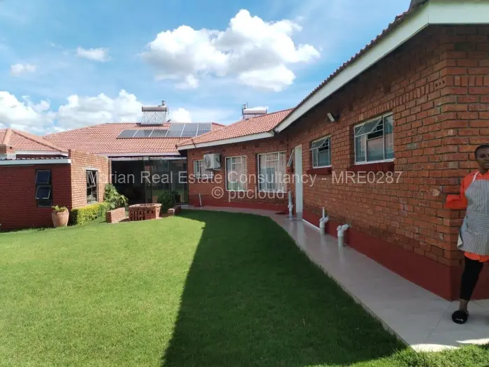 10 Bedroom House to Rent in Matsheumhlope, Bulawayo