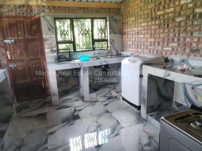 10 Bedroom House to Rent in Matsheumhlope, Bulawayo