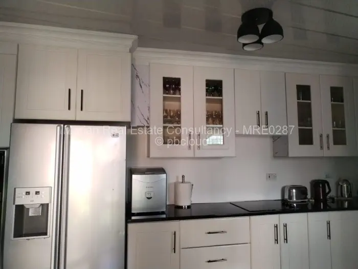 10 Bedroom House to Rent in Matsheumhlope, Bulawayo
