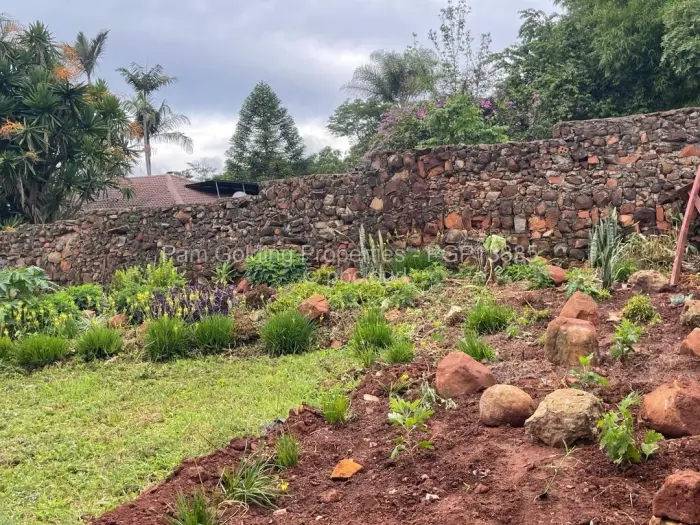 2 Bedroom Cottage/Garden Flat to Rent in Greystone Park, Harare