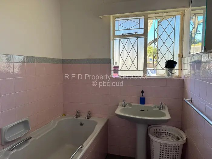 4 Bedroom House for Sale in Ilanda, Bulawayo