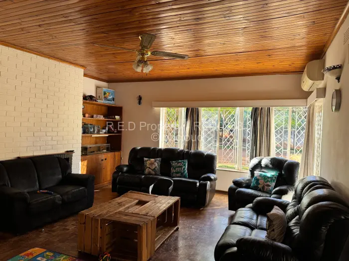 4 Bedroom House for Sale in Ilanda, Bulawayo