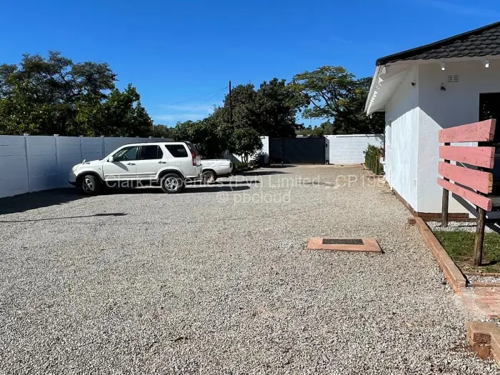 7 Bedroom House for Sale in Selbourne Park, Bulawayo
