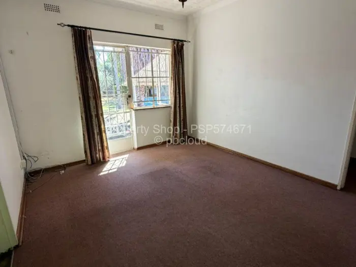 6 Bedroom House to Rent in Mount Pleasant, Harare