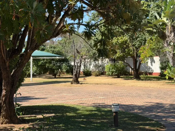 6 Bedroom House to Rent in Mount Pleasant, Harare