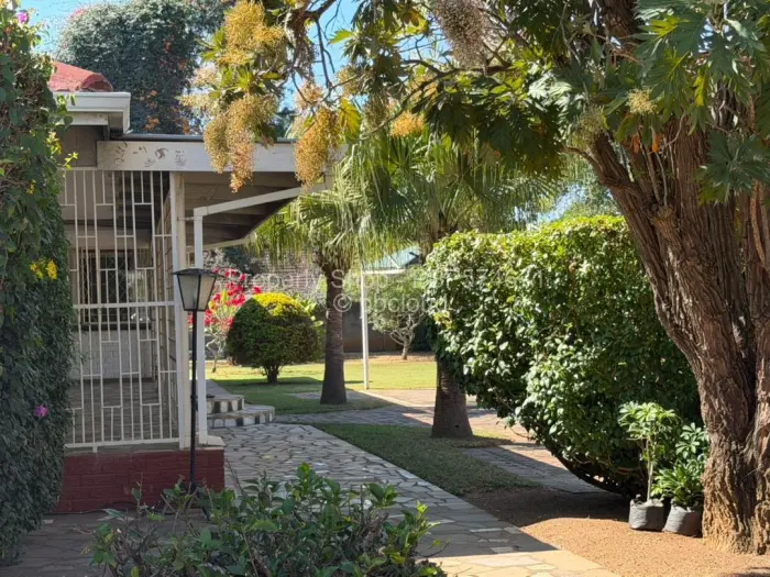 6 Bedroom House to Rent in Mount Pleasant, Harare