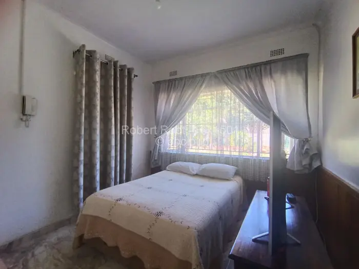 3 Bedroom House to Rent in Alexandra Park