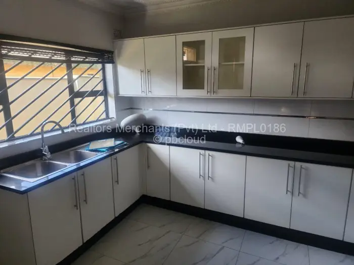 4 Bedroom House to Rent in Bloomingdale
