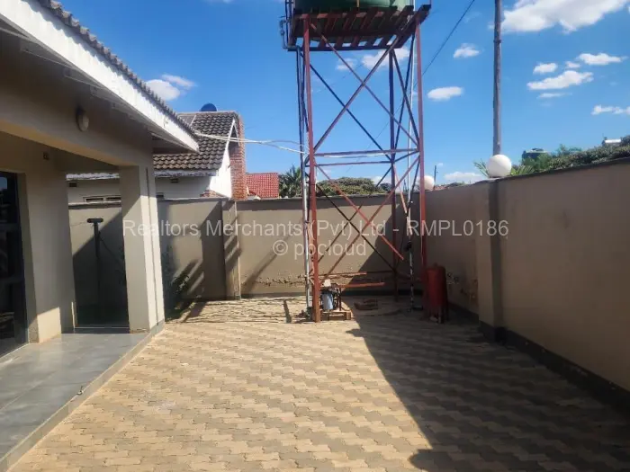 4 Bedroom House to Rent in Bloomingdale