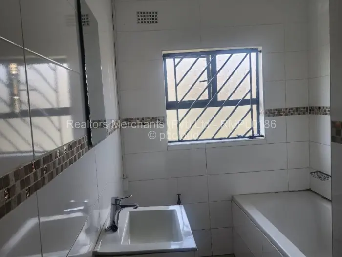 4 Bedroom House to Rent in Bloomingdale