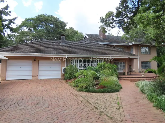 6 Bedroom House for Sale in Borrowdale, Harare