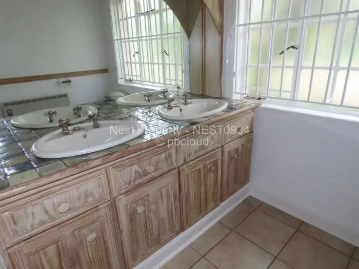 6 Bedroom House for Sale in Borrowdale, Harare