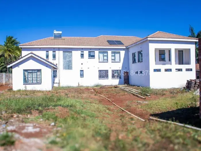 7 Bedroom House for Sale in Borrowdale, Harare