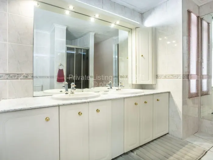 Townhouse/Cluster for Sale in Newlands, Harare
