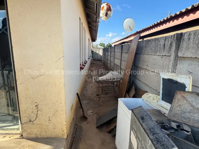 4 Bedroom House for Sale in Chitungwiza, Chitungwiza