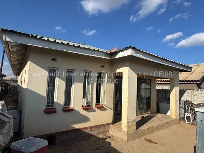 4 Bedroom House for Sale in Chitungwiza, Chitungwiza