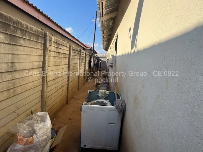 4 Bedroom House for Sale in Chitungwiza, Chitungwiza