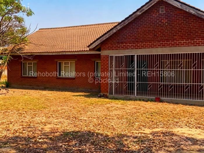 5 Bedroom House to Rent in Waterfalls, Harare