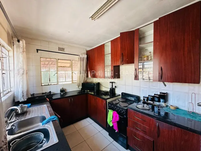 3 Bedroom House to Rent in Highfield, Harare