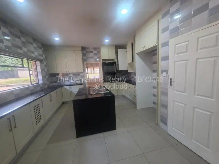 7 Bedroom House to Rent in Colne Valley, Harare