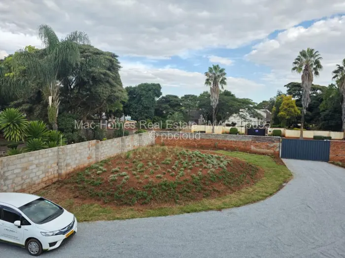 7 Bedroom House for Sale in Borrowdale West, Harare