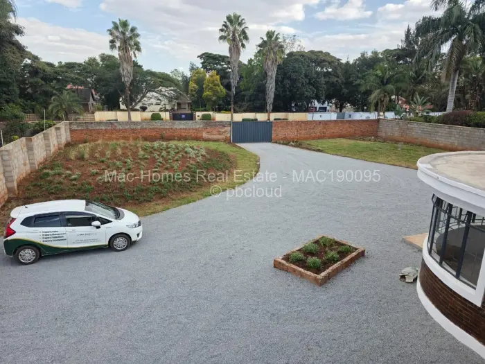 7 Bedroom House for Sale in Borrowdale West, Harare