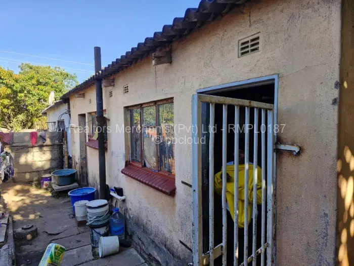 5 Bedroom House for Sale in Tafara, Harare
