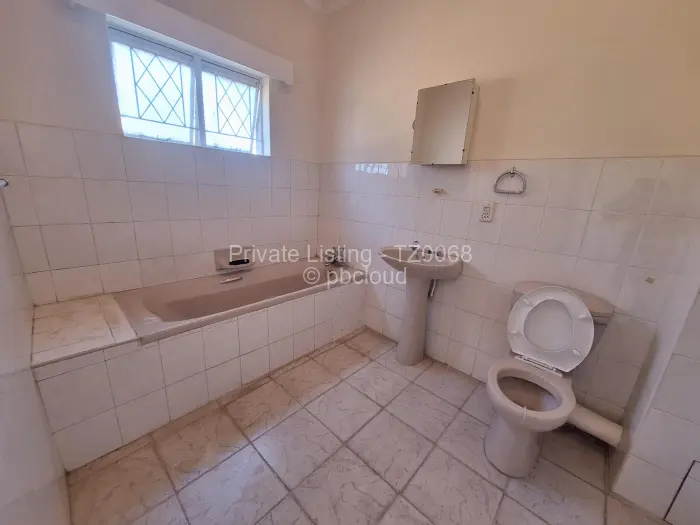 Flat/Apartment to Rent in Emerald Hill, Harare