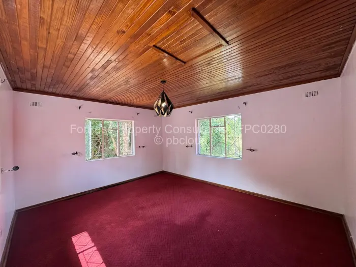 8 Bedroom House to Rent in Glen Lorne