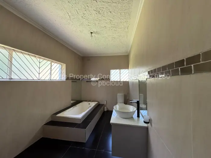 8 Bedroom House to Rent in Glen Lorne