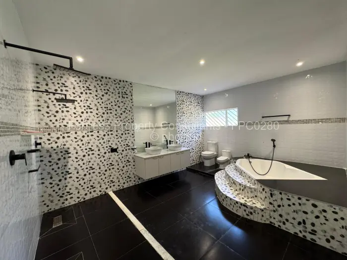 8 Bedroom House to Rent in Glen Lorne