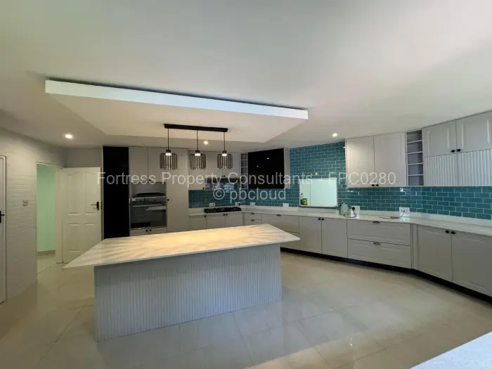 8 Bedroom House to Rent in Glen Lorne