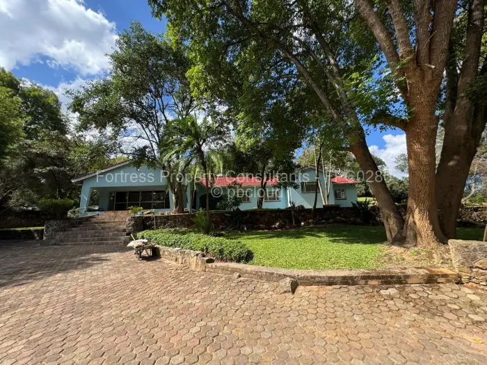 8 Bedroom House to Rent in Glen Lorne