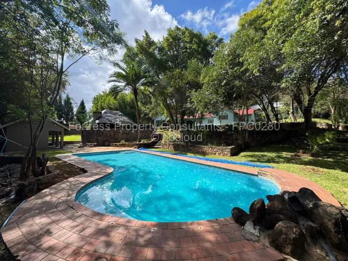 8 Bedroom House to Rent in Glen Lorne