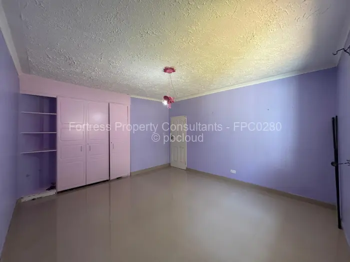 8 Bedroom House to Rent in Glen Lorne