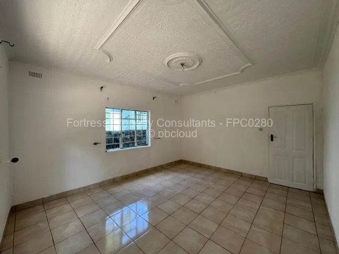 8 Bedroom House to Rent in Glen Lorne