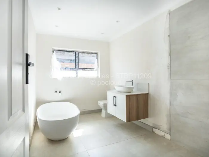 Townhouse/Cluster for Sale in Highlands, Harare
